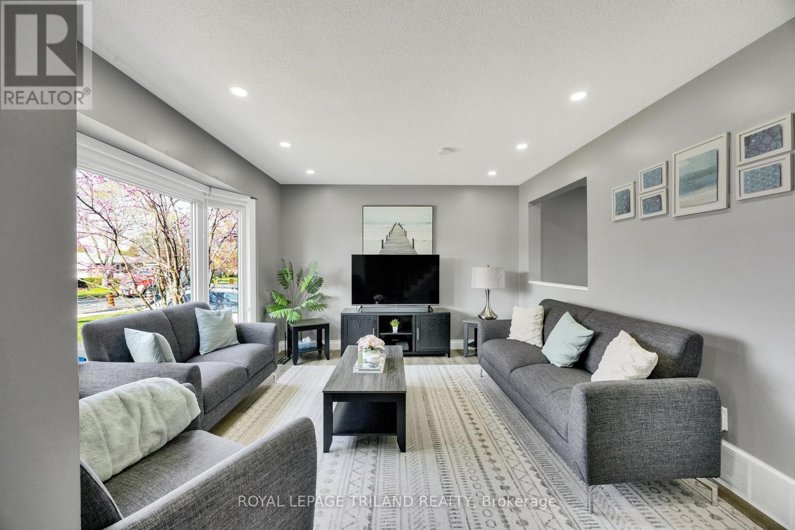 59 VANIER PLACE - Image 3