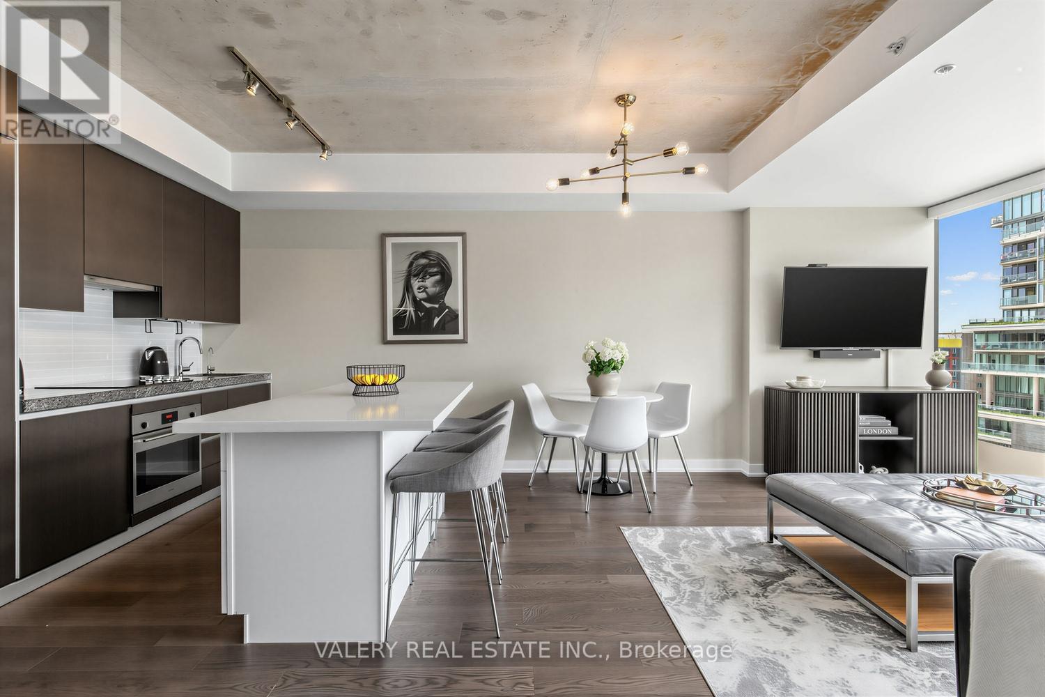 #1022 629 KING STREET W - 1