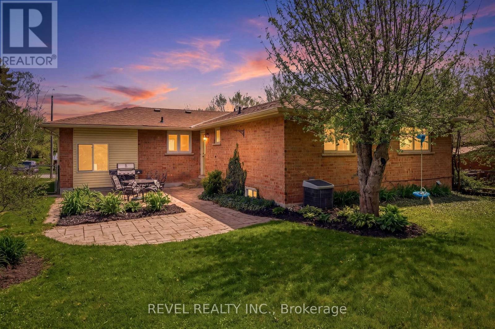 39 ANSTEAD CRESCENT - Image 2