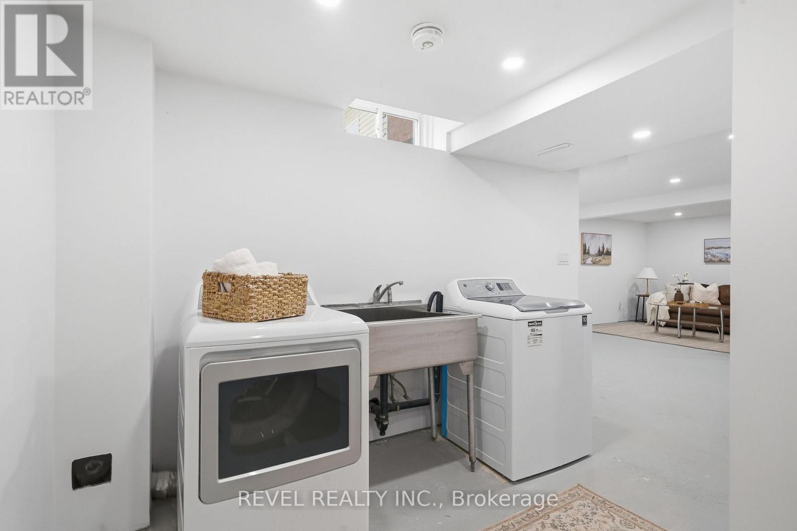 39 ANSTEAD CRESCENT - 36