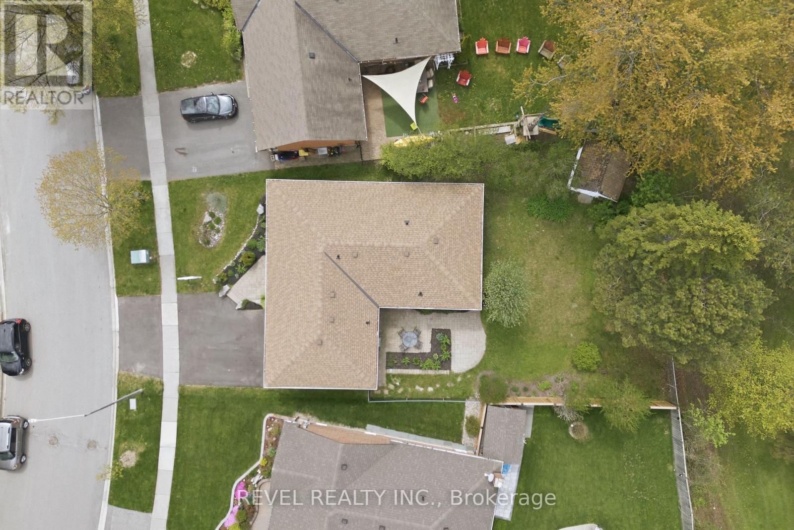 39 ANSTEAD CRESCENT - 38