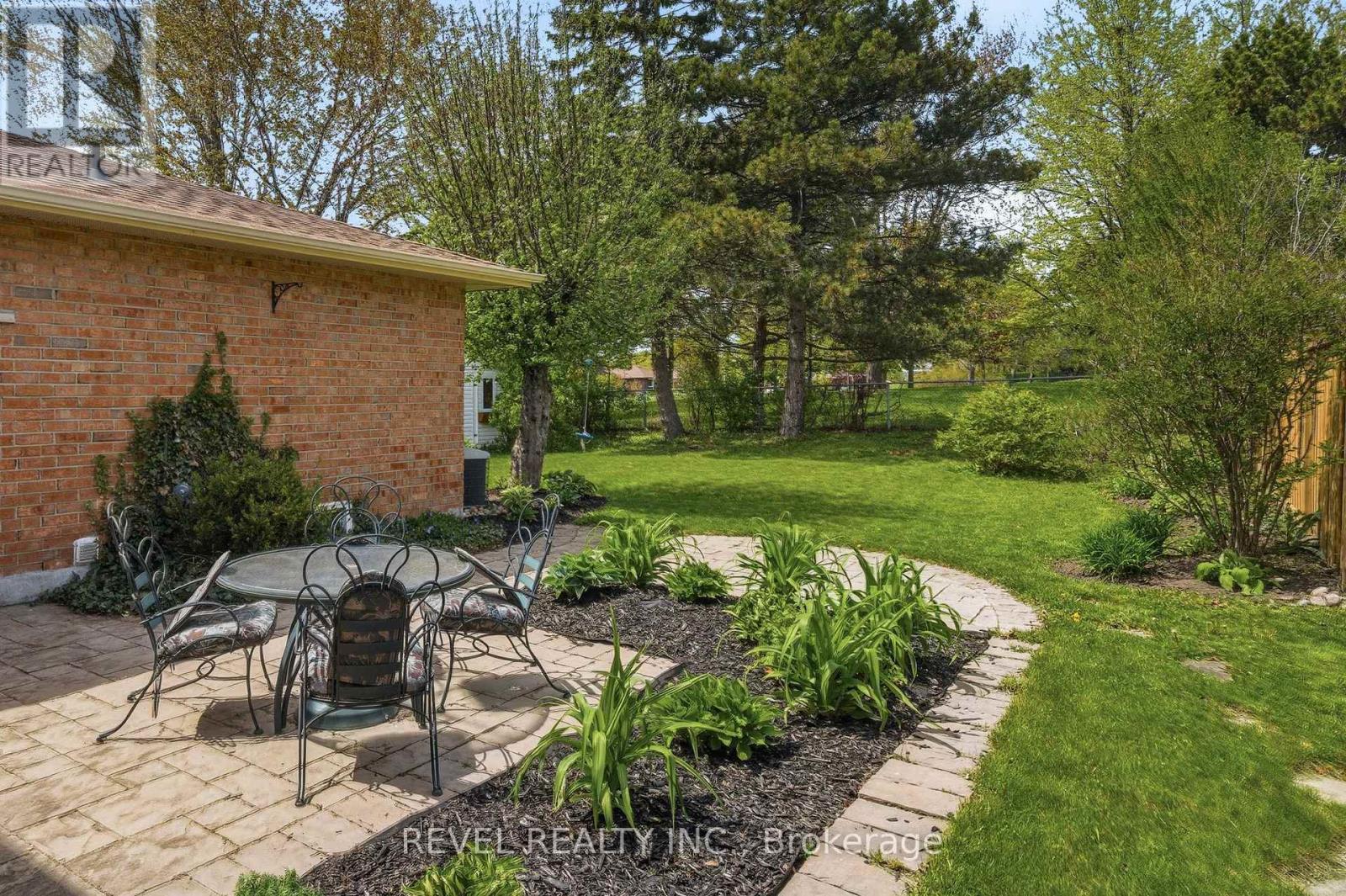39 ANSTEAD CRESCENT - 39