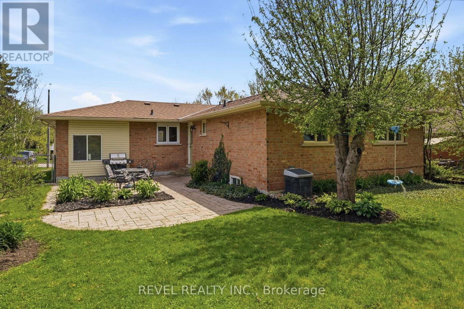 39 ANSTEAD CRESCENT - 40
