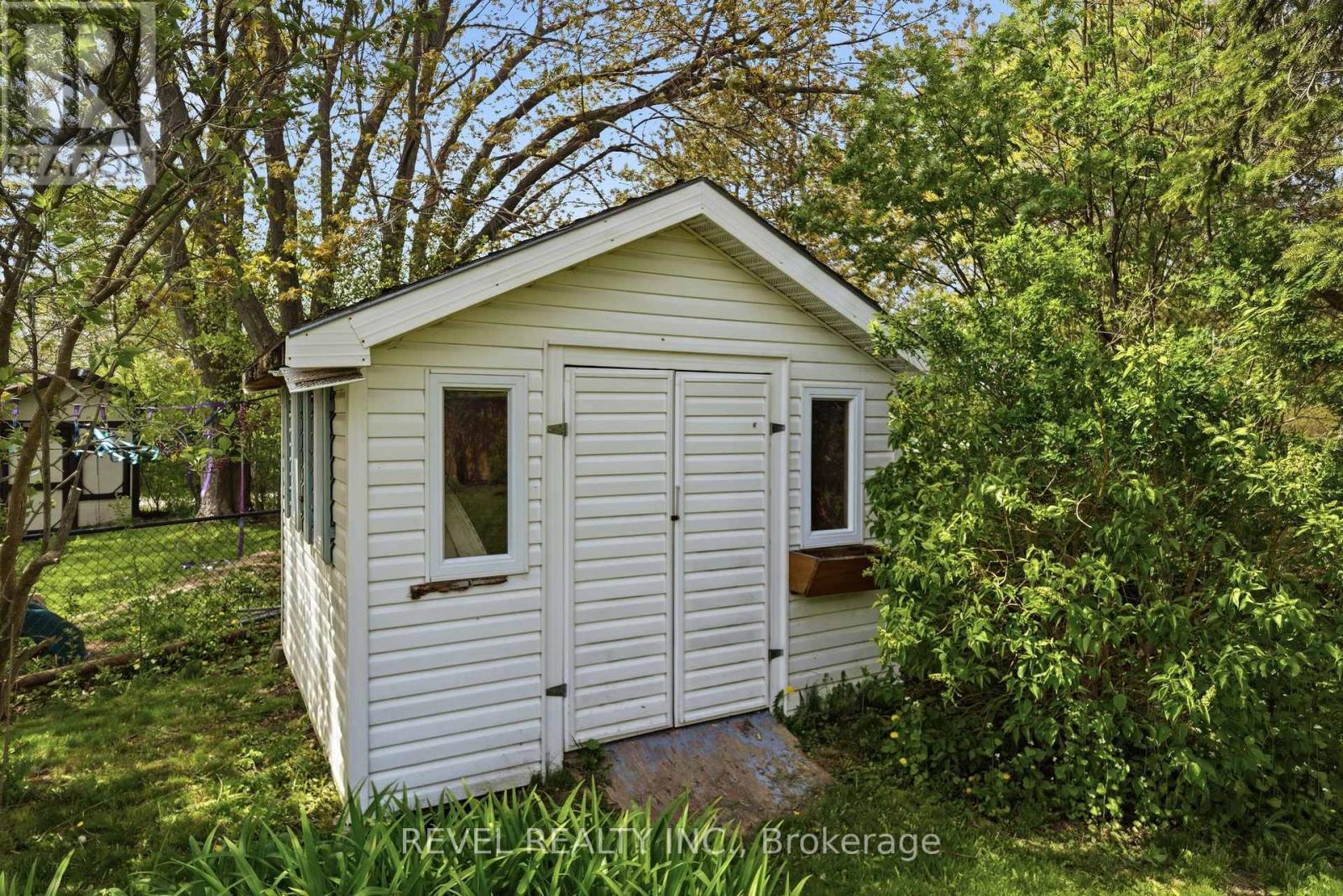 39 ANSTEAD CRESCENT - 42