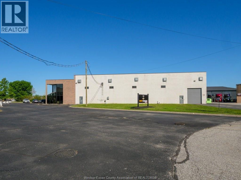 2516 Binder Crescent — photo 40