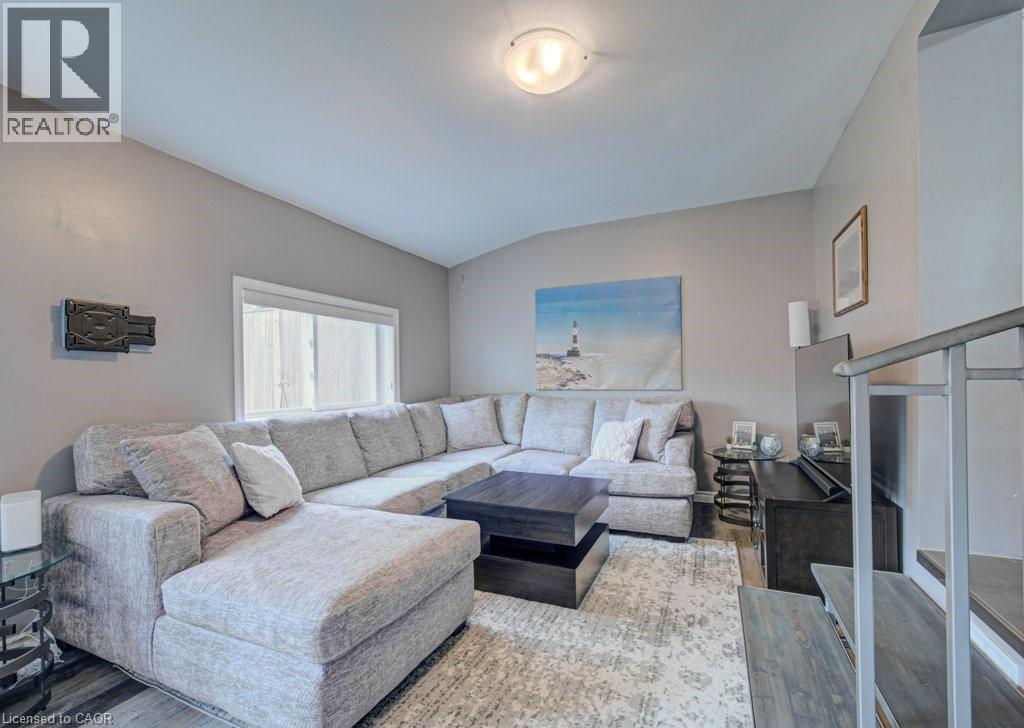 744 NELSON Street - 17