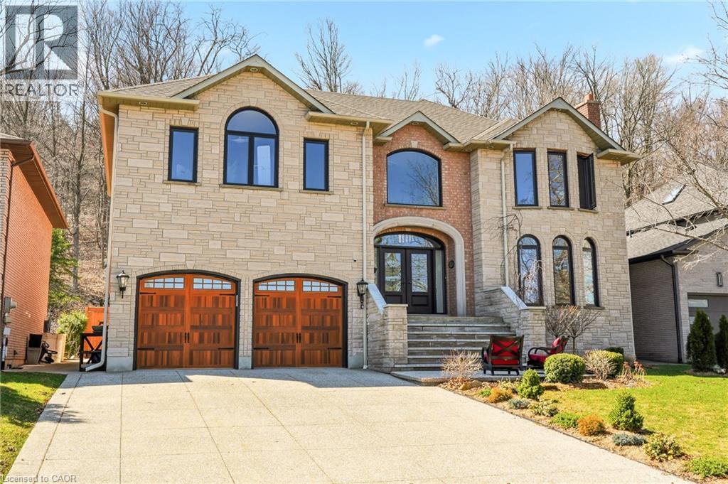 82 MAPLE Drive - Image 3