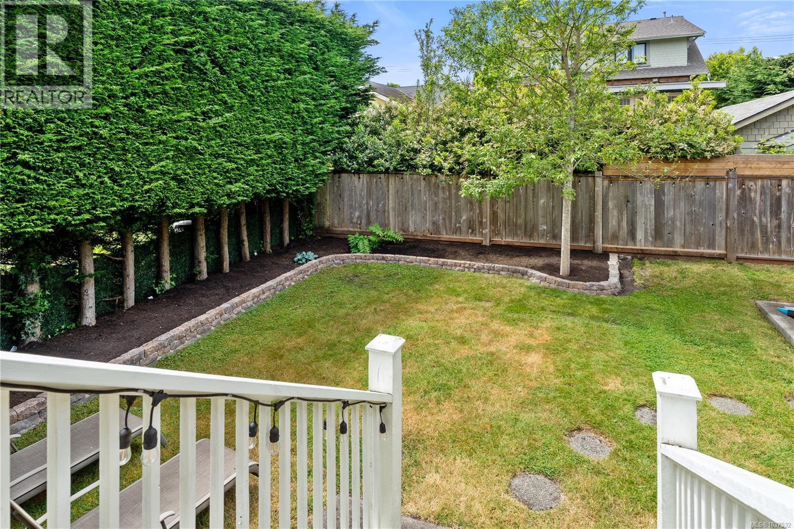 1074 Oliver St - 27