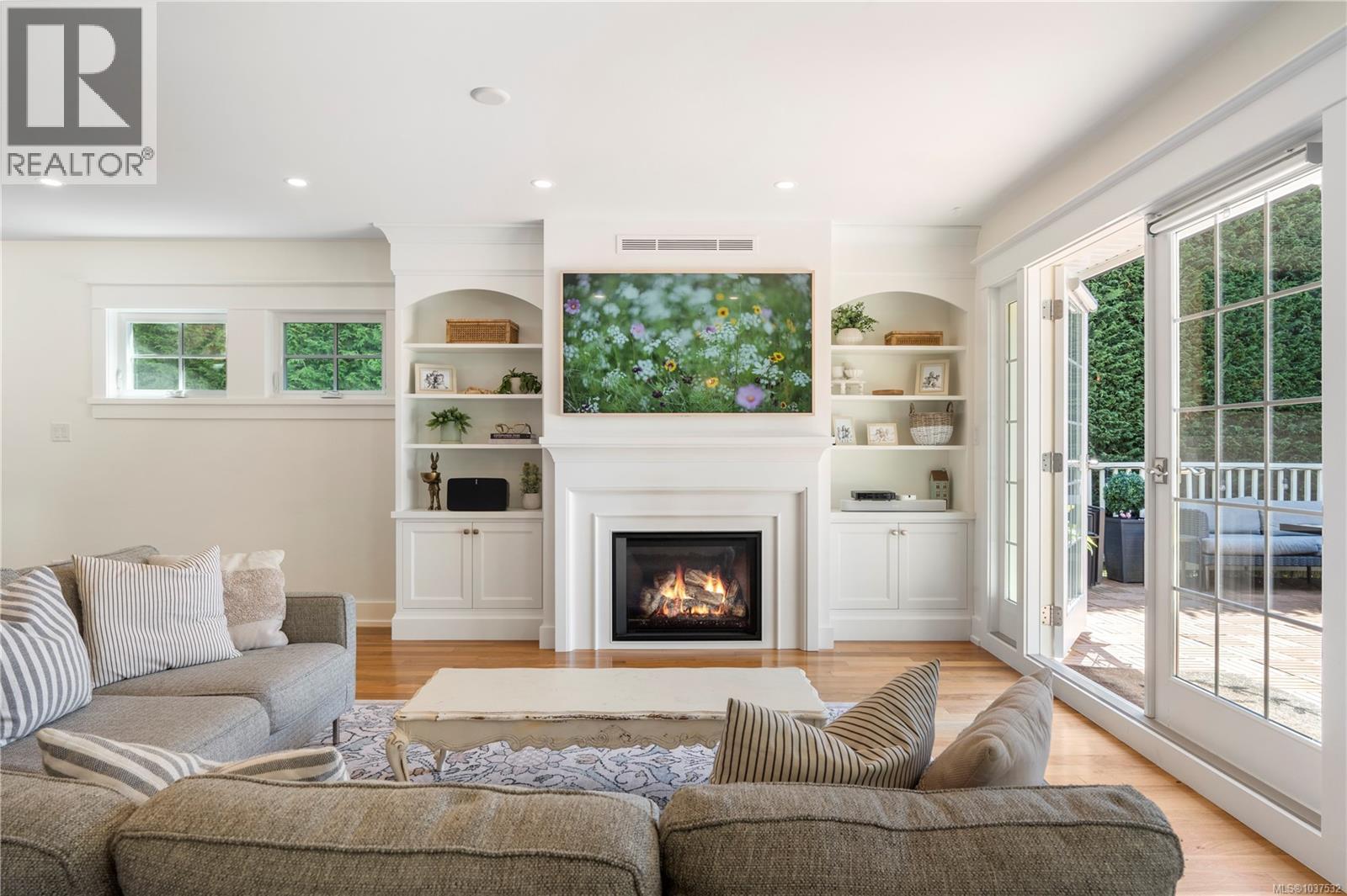 1074 Oliver St - 13
