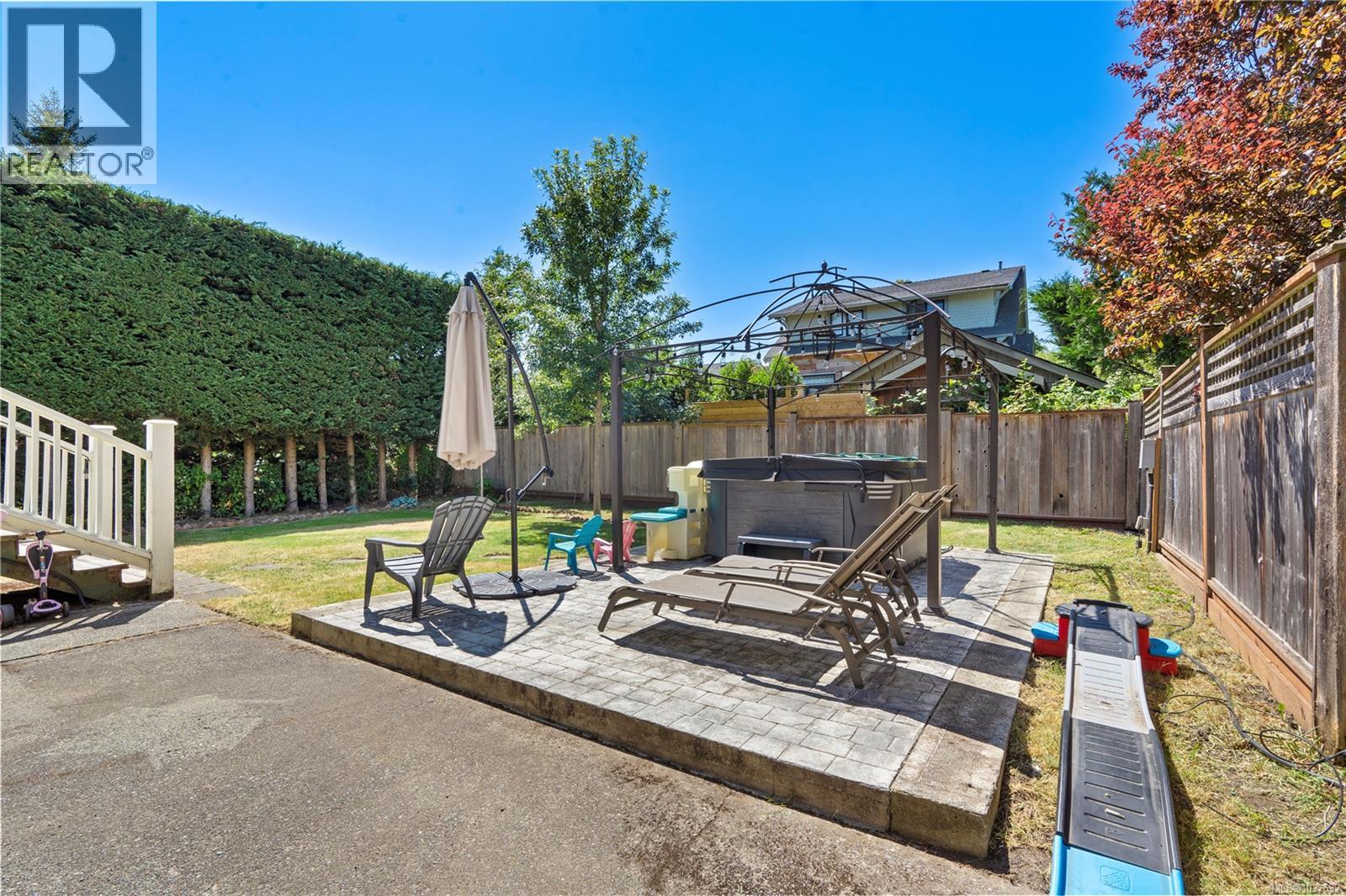 1074 Oliver St - 55