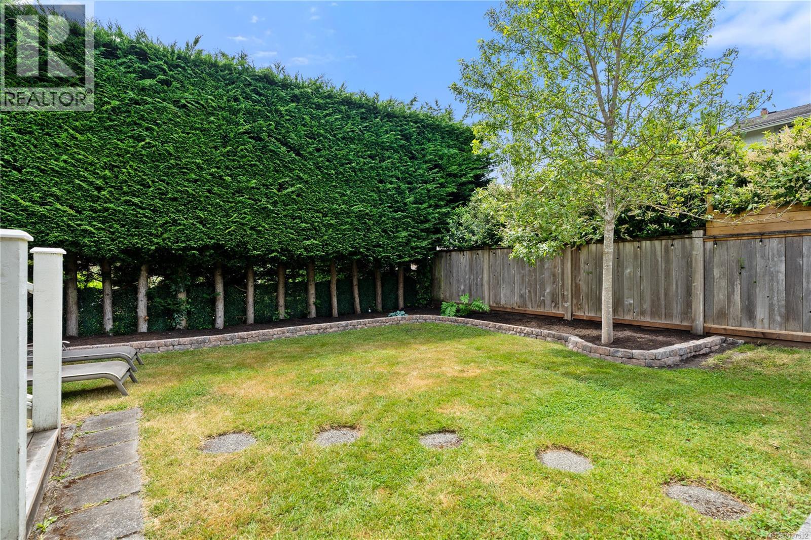 1074 Oliver St - 28