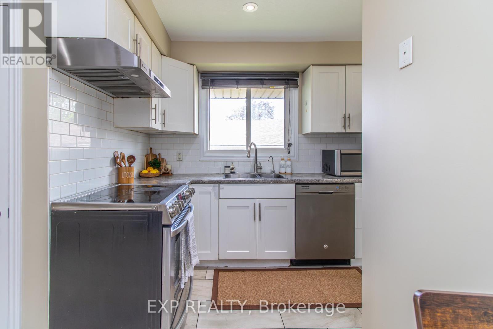 35 HILLSBOROUGH CRESCENT - 10