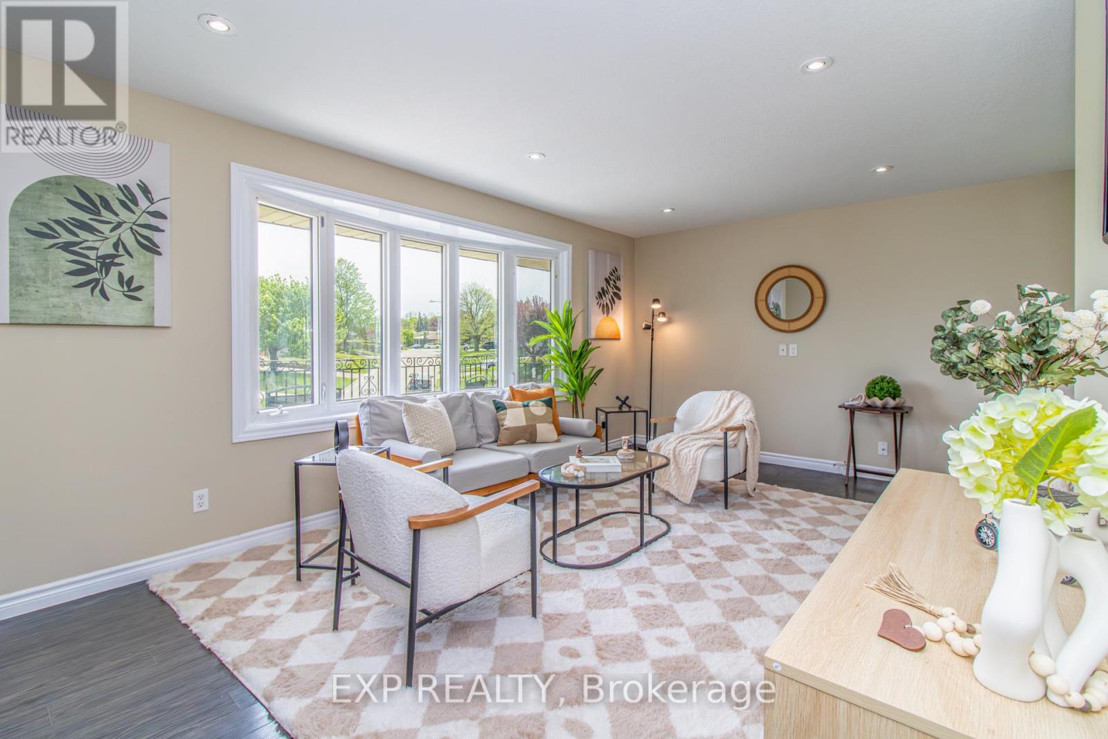 35 HILLSBOROUGH CRESCENT - 4