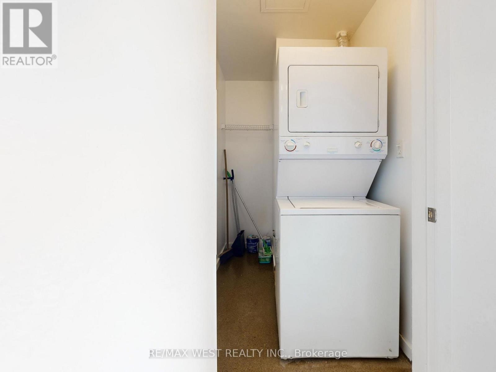 #207 410 KING STREET W - 11