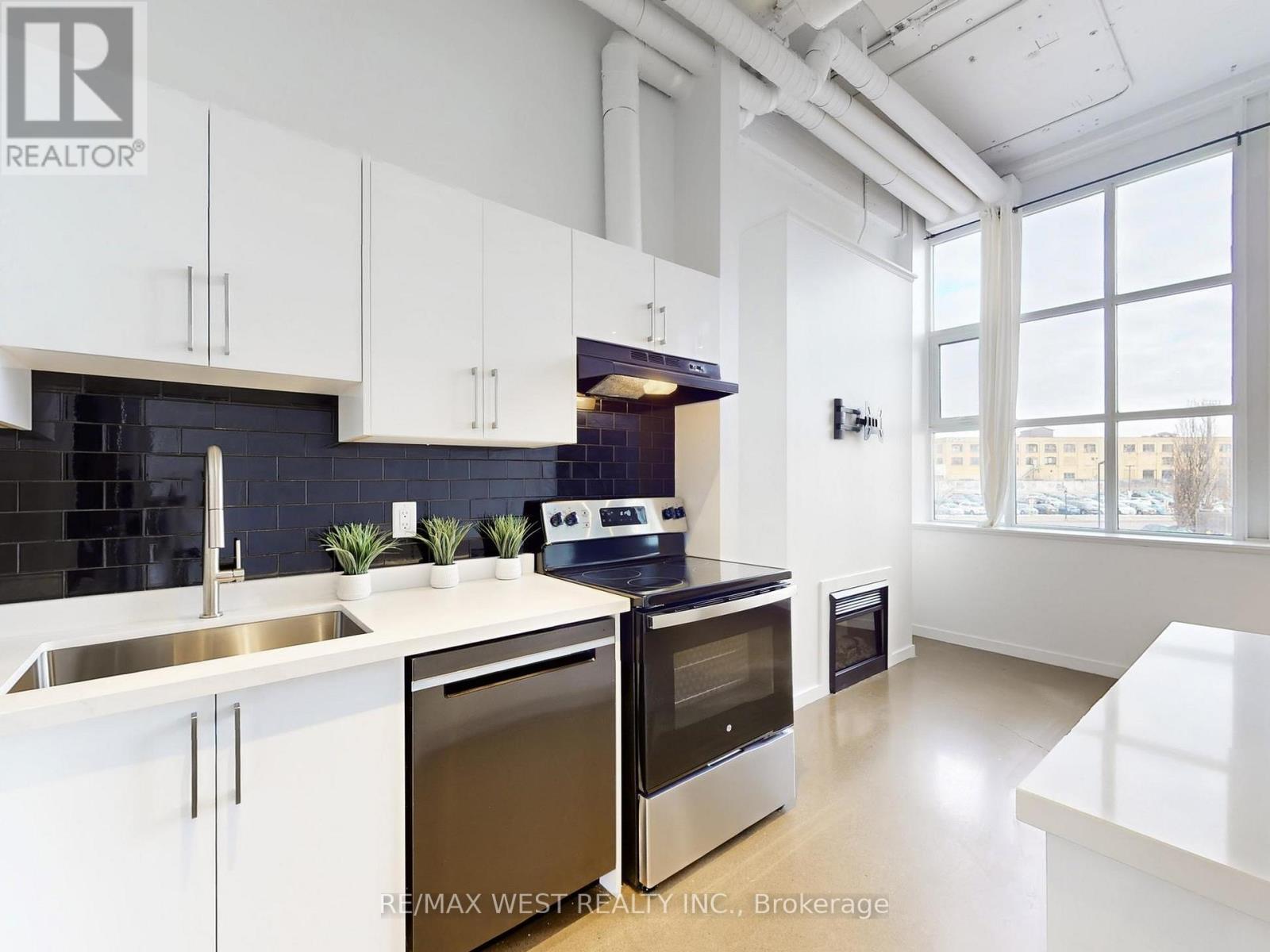 #207 410 KING STREET W - 5