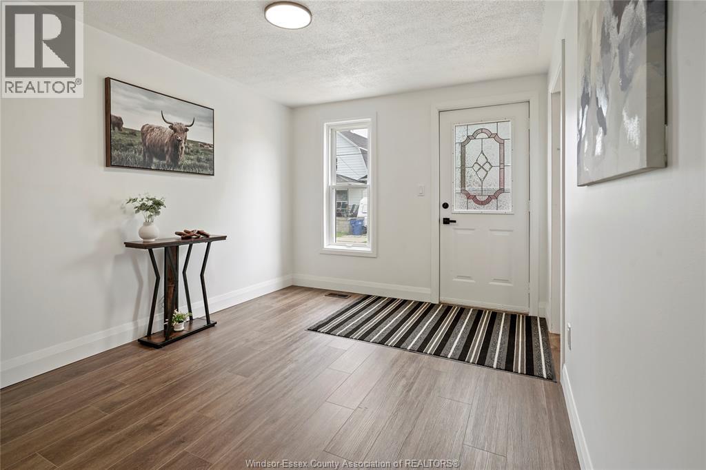 136 Adelaide STREET South - Image 2
