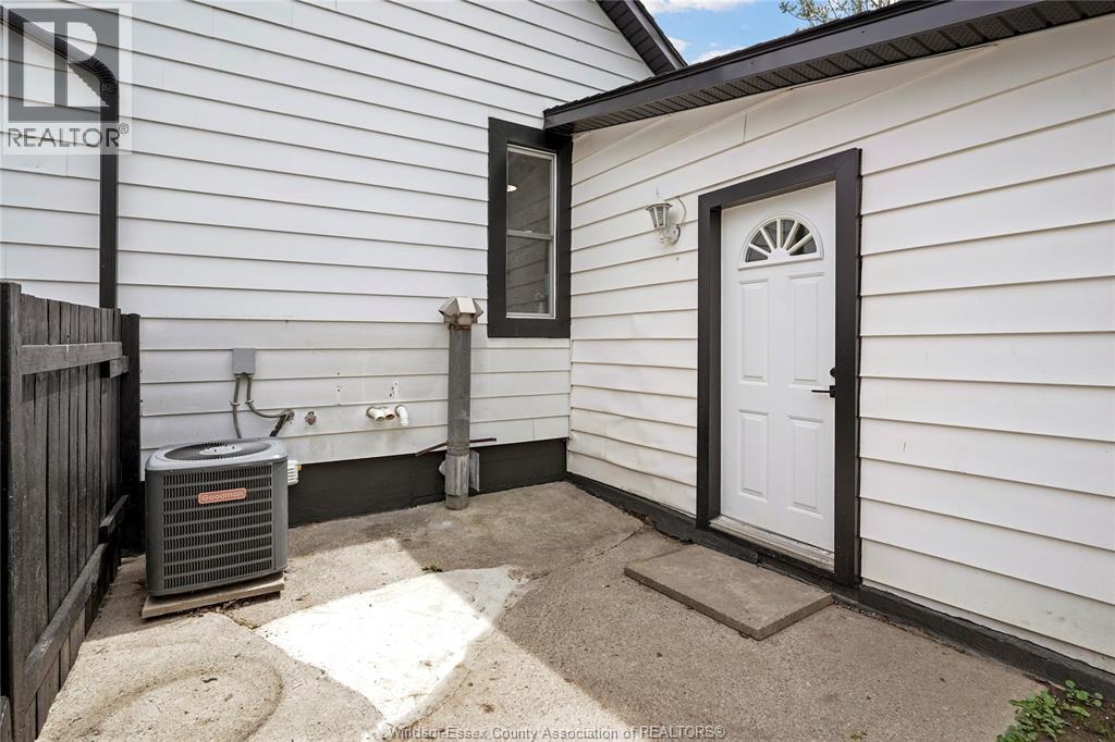 136 Adelaide STREET South - 39