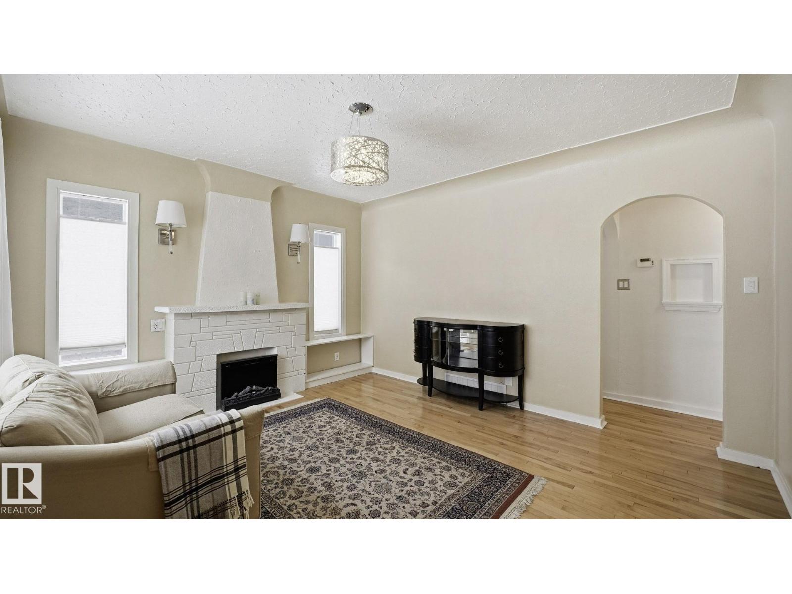 12338 91 ST NW - 4