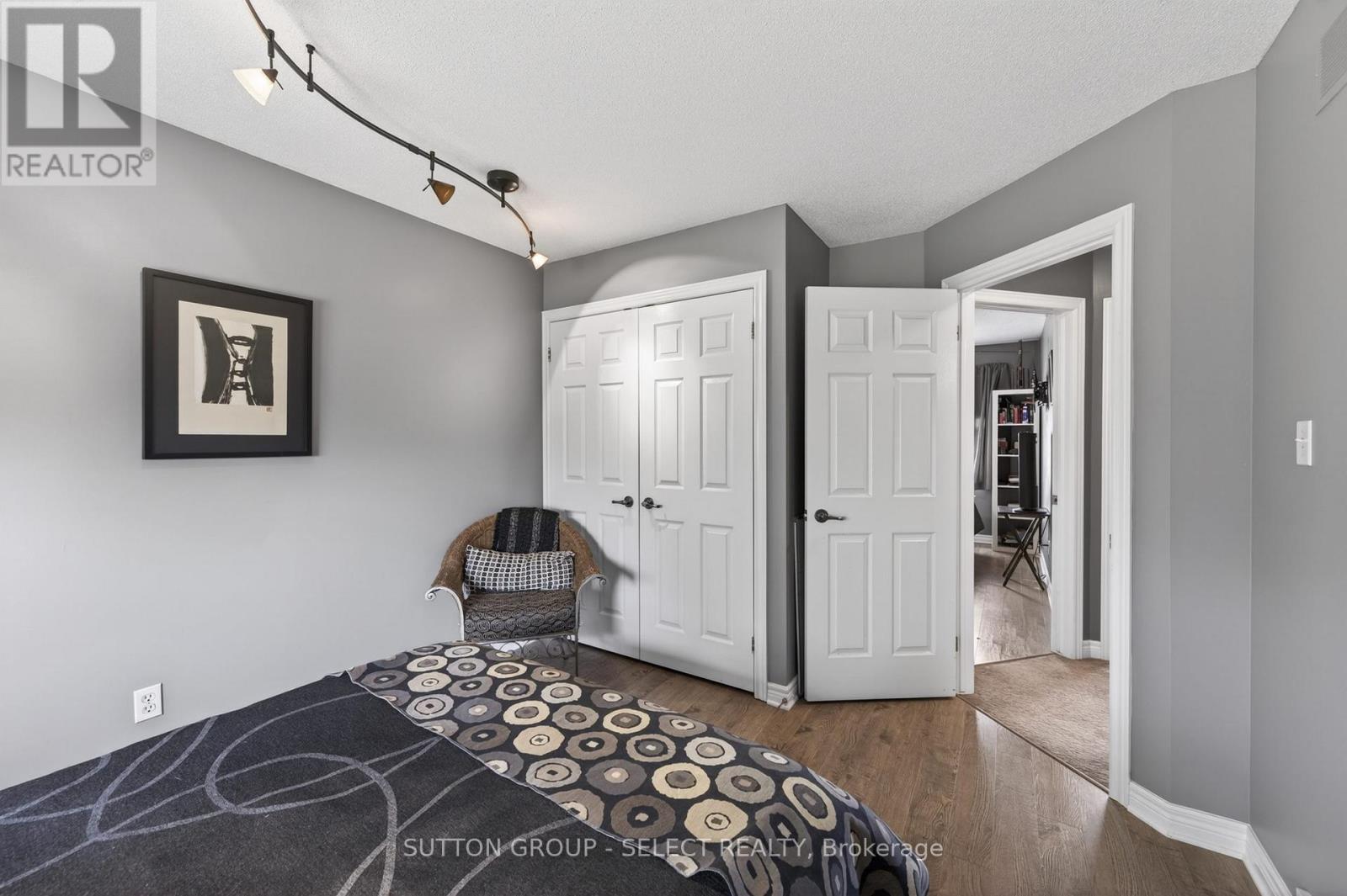 1864 DOWNES COURT - 23