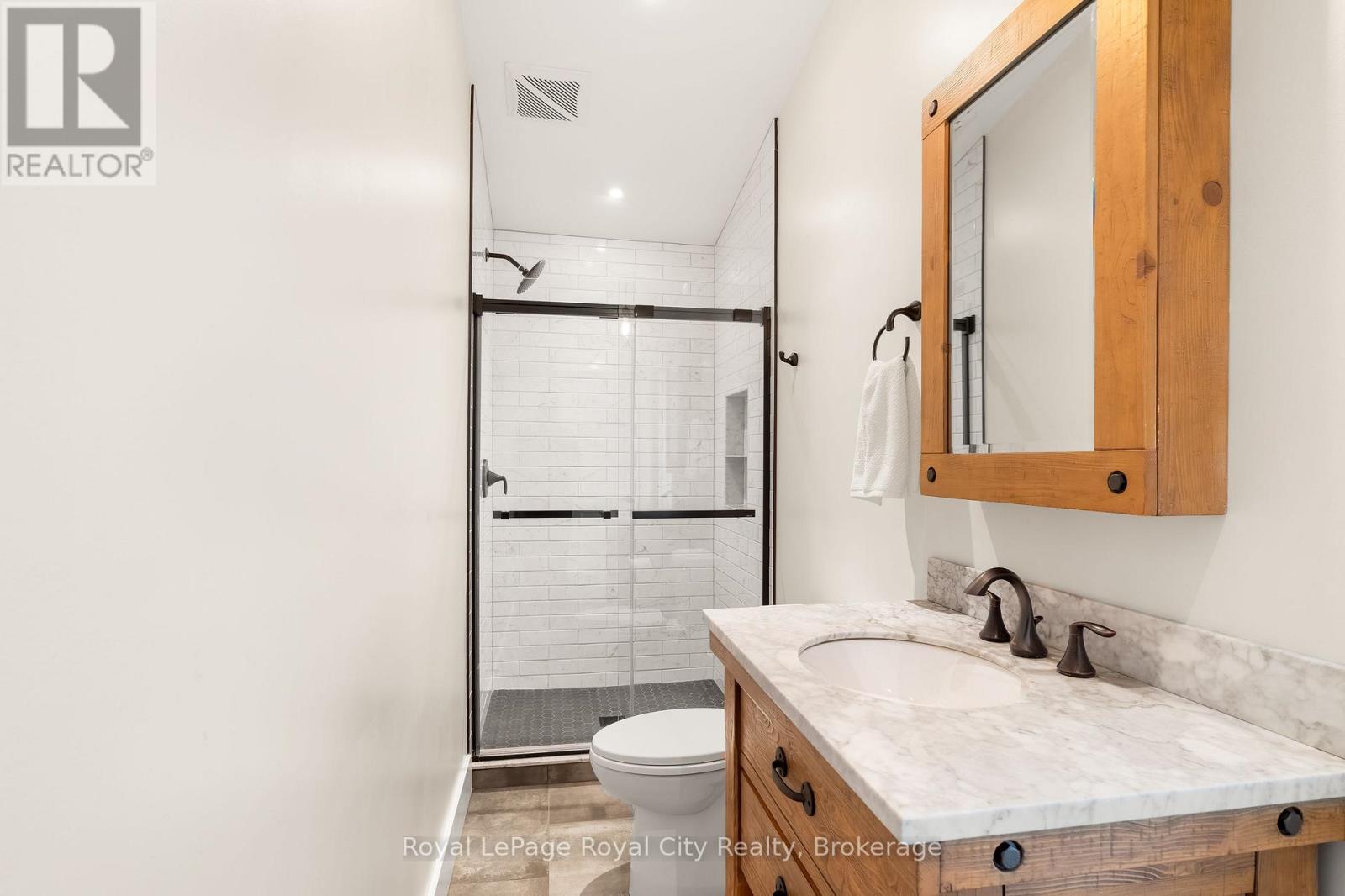 5902 SIDEROAD 6 N - 18