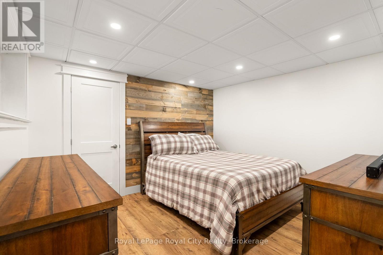 5902 SIDEROAD 6 N - 25