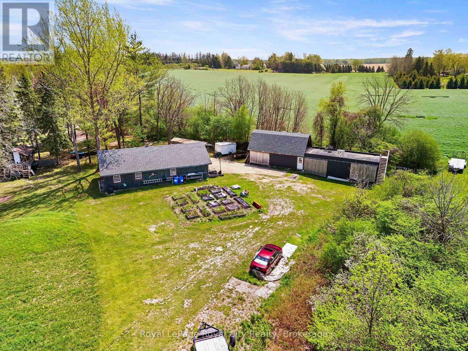 5902 SIDEROAD 6 N - 37