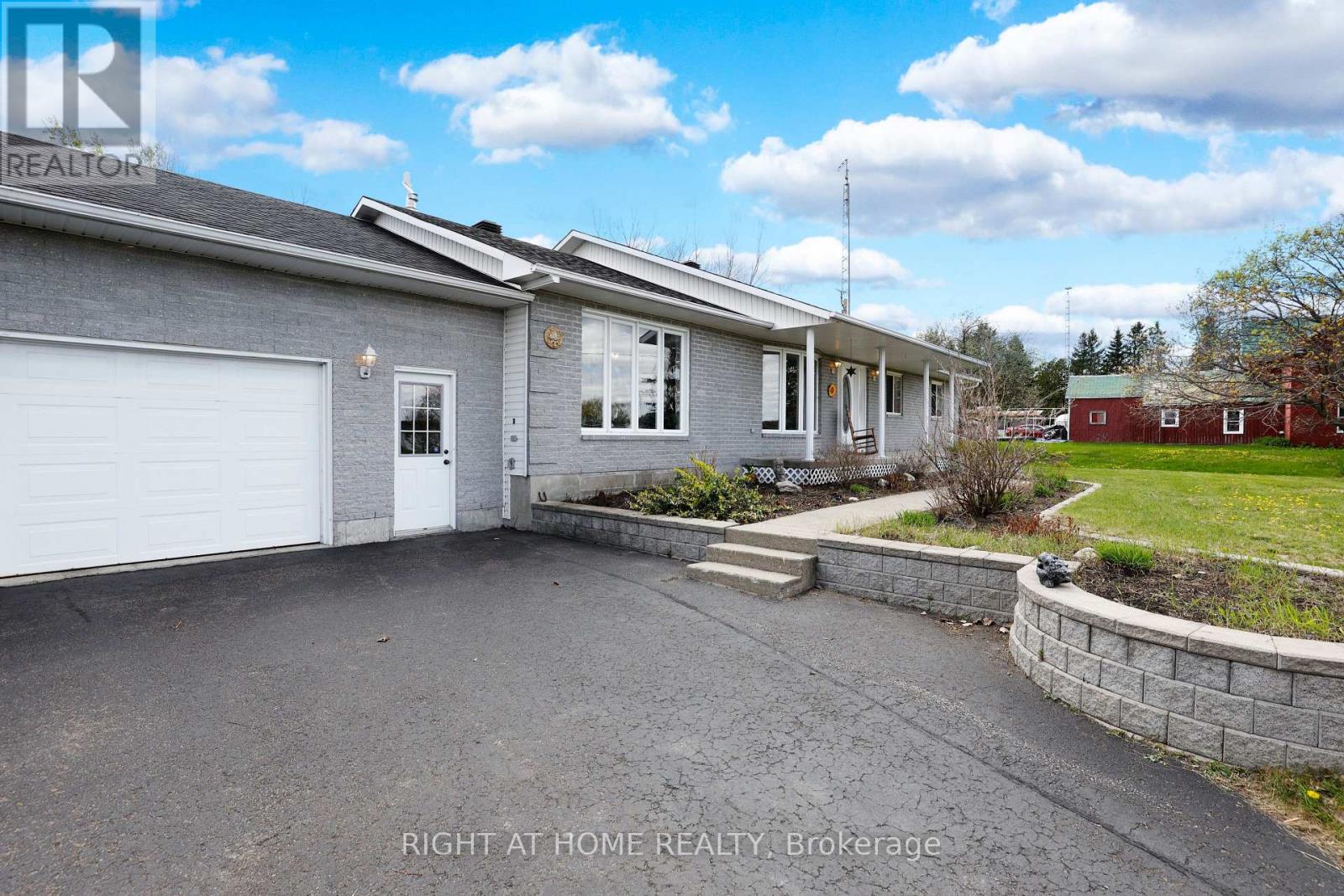 902 RUE ELIZABETH STREET - Image 3