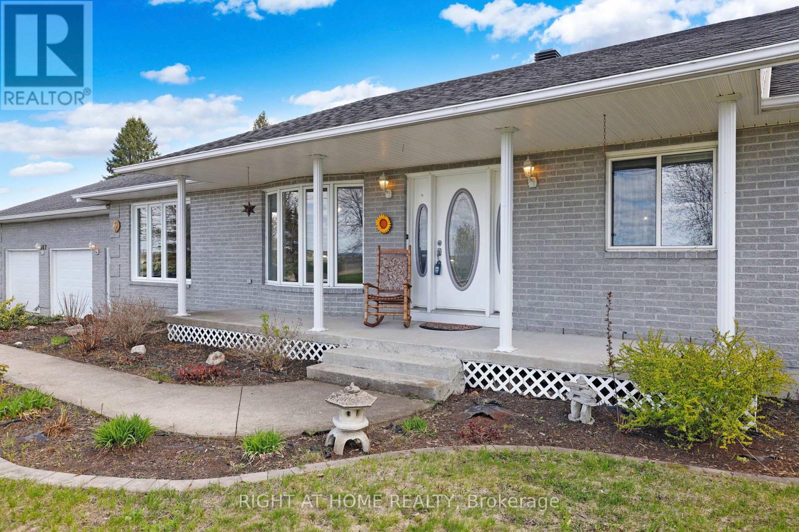 902 RUE ELIZABETH STREET - 4