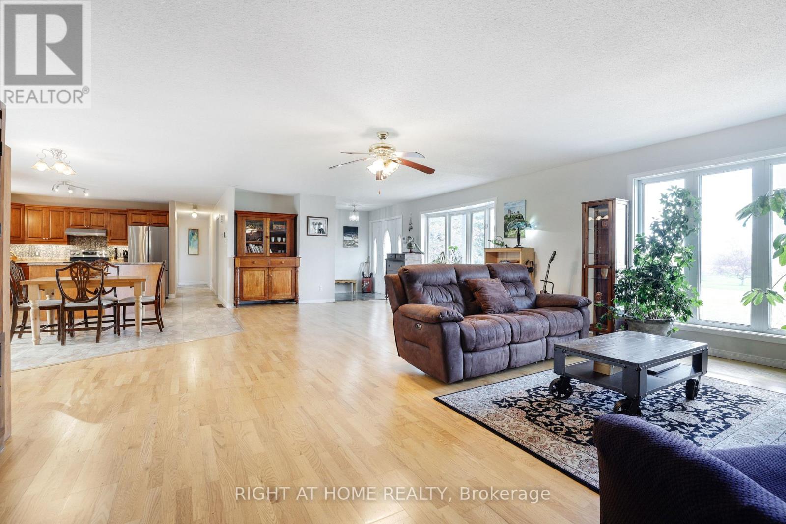 902 RUE ELIZABETH STREET - 8