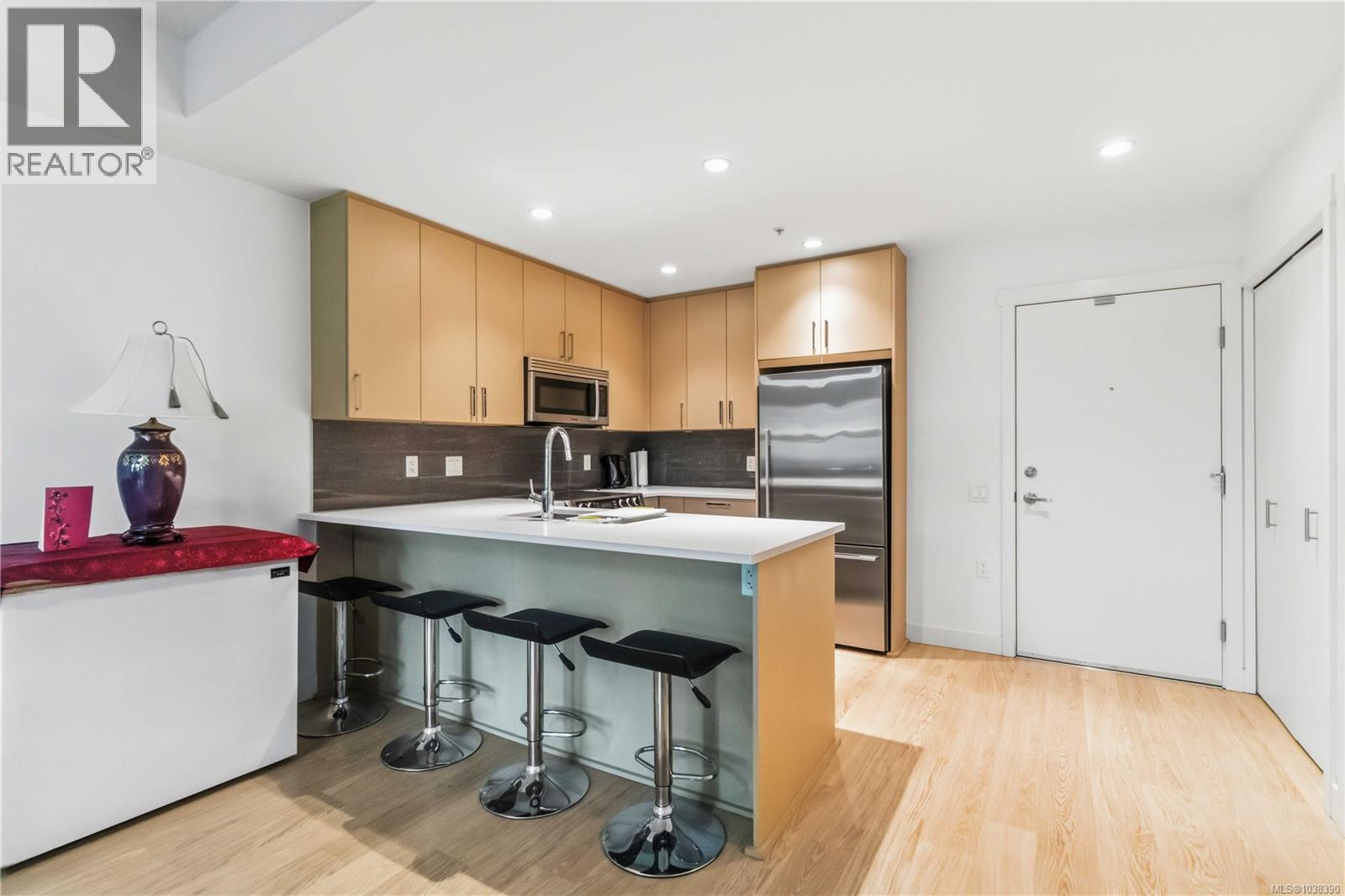 #103 3912 Carey Rd - 5