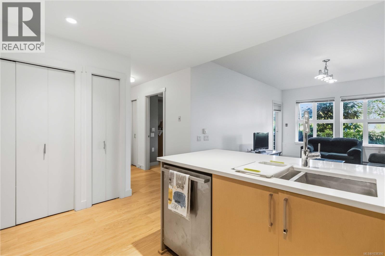 #103 3912 Carey Rd - 8