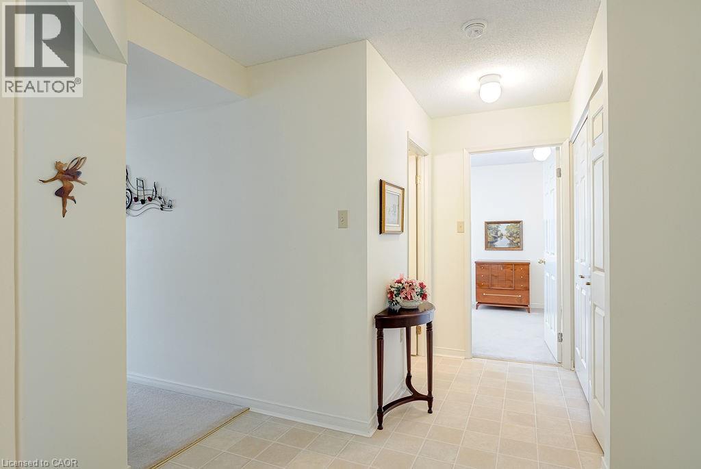 #407 1414 KING Street E - 12