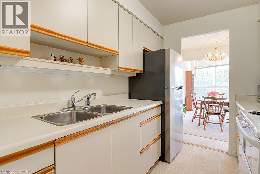 #407 1414 KING Street E - 21