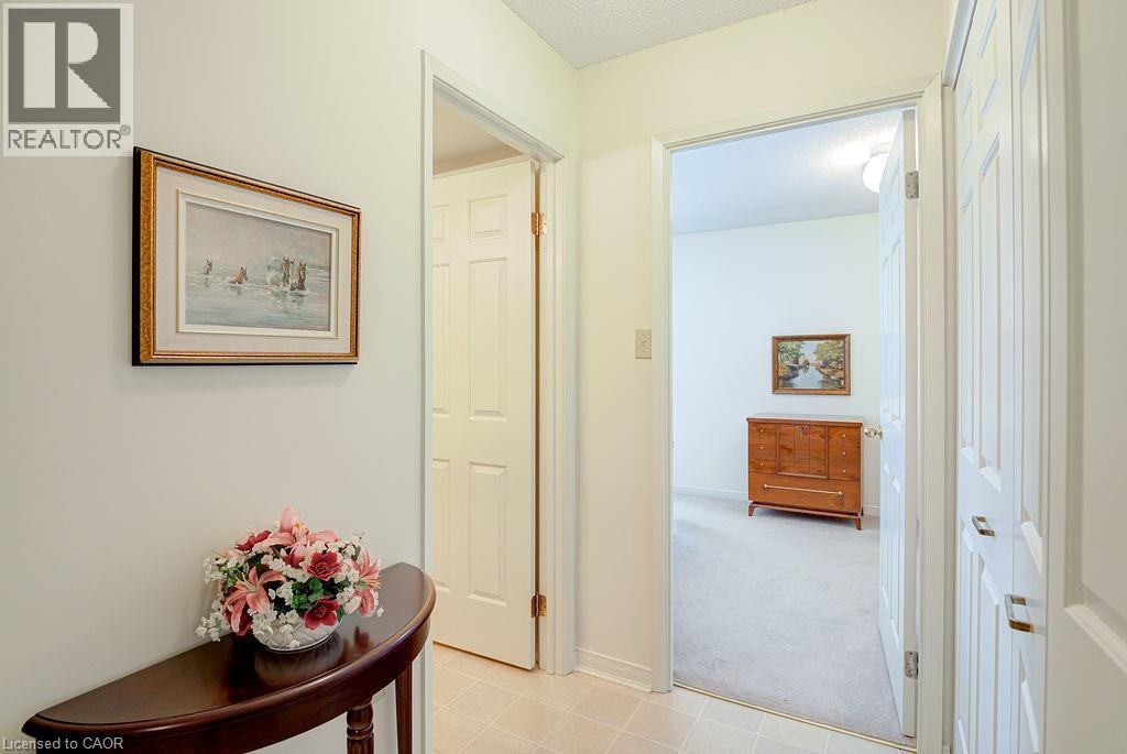 #407 1414 KING Street E - 24