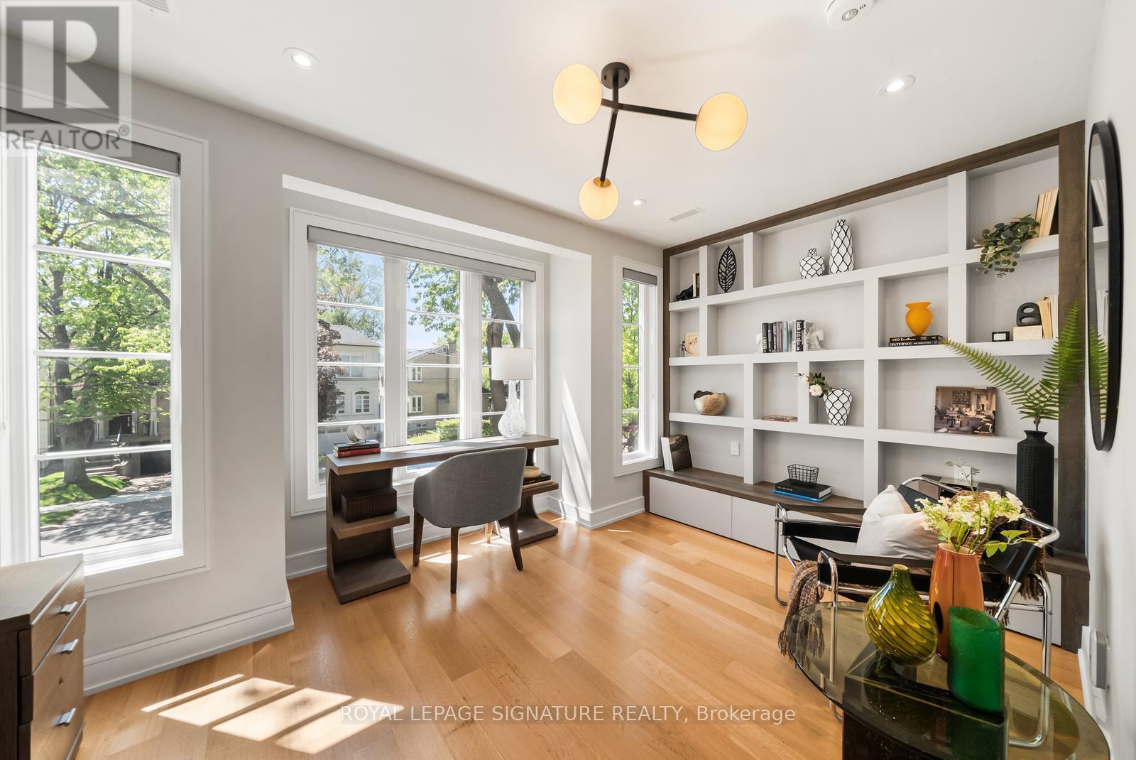 588 WOBURN AVENUE - 32