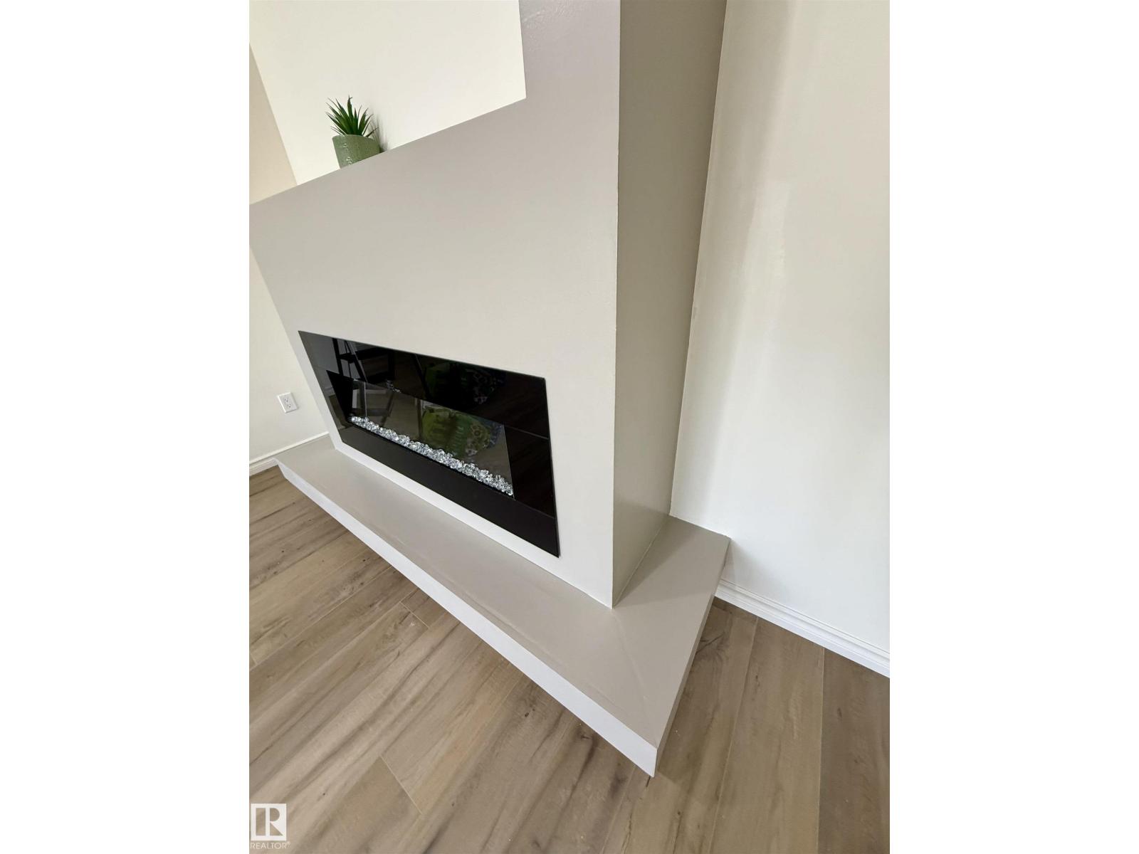 #22 9703 174 ST NW NW - 6