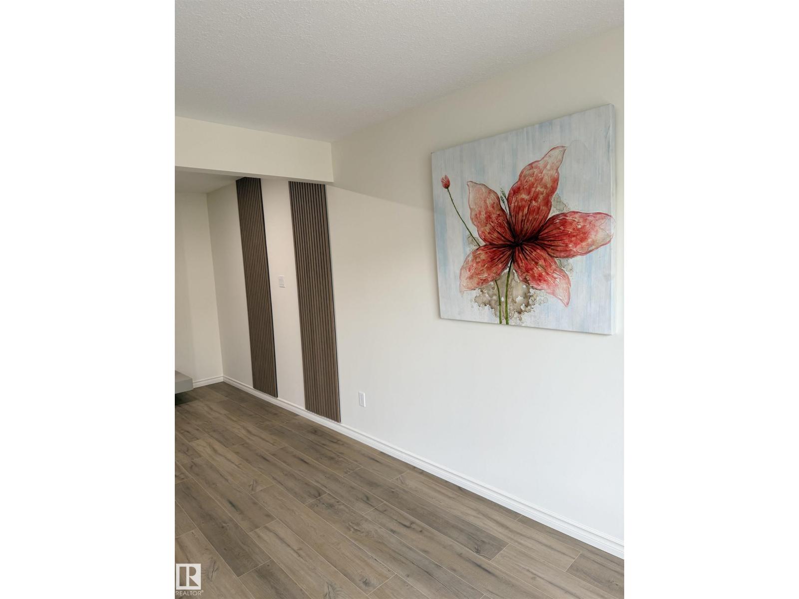 #22 9703 174 ST NW NW - 8