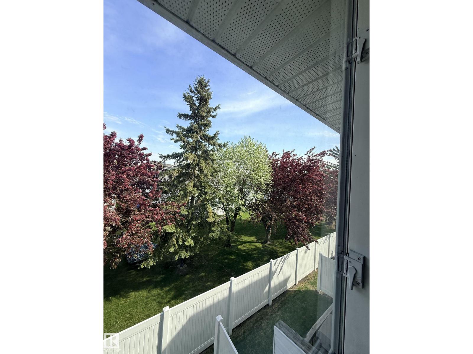 #22 9703 174 ST NW NW - 4