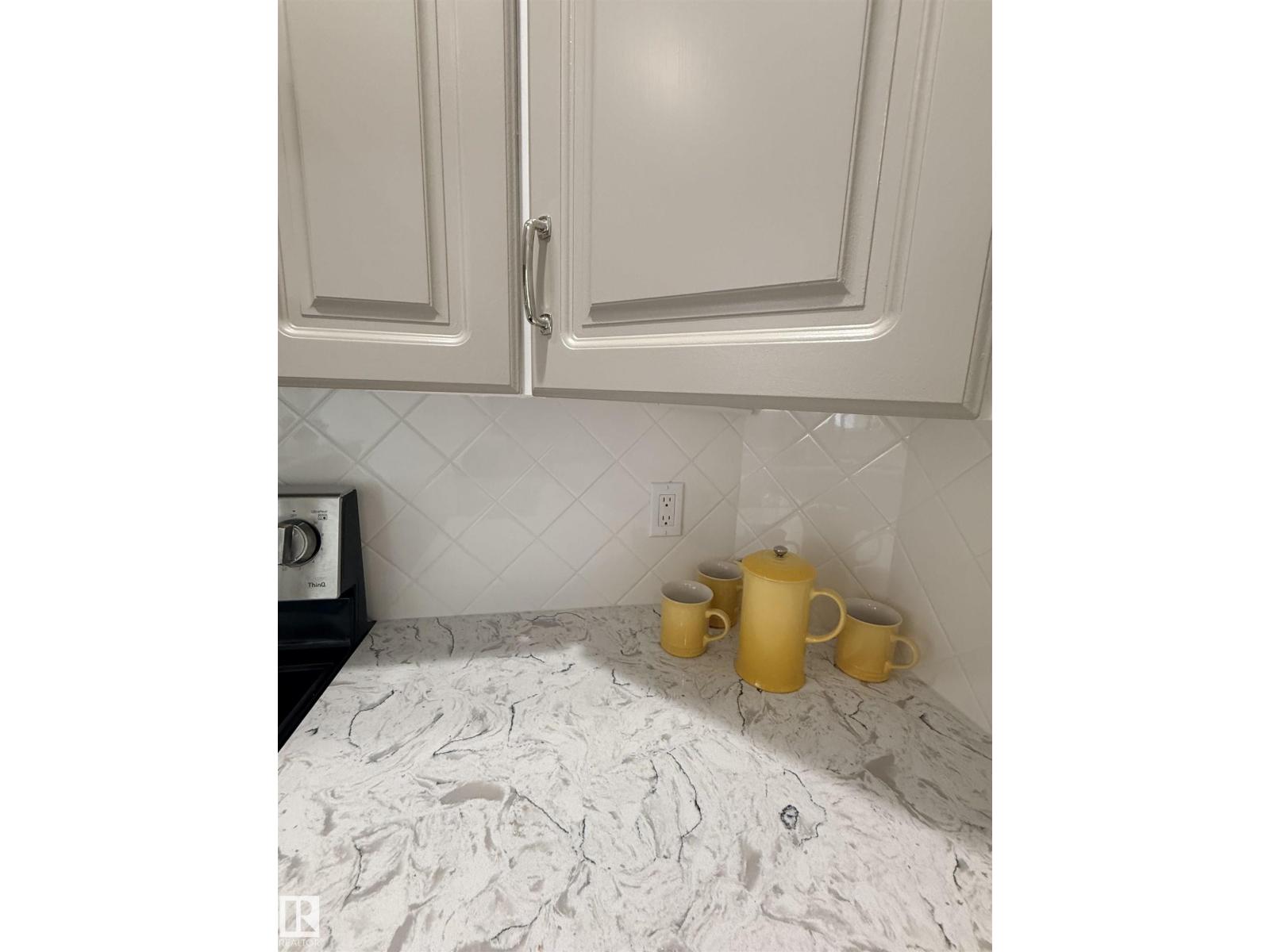#22 9703 174 ST NW NW - 17
