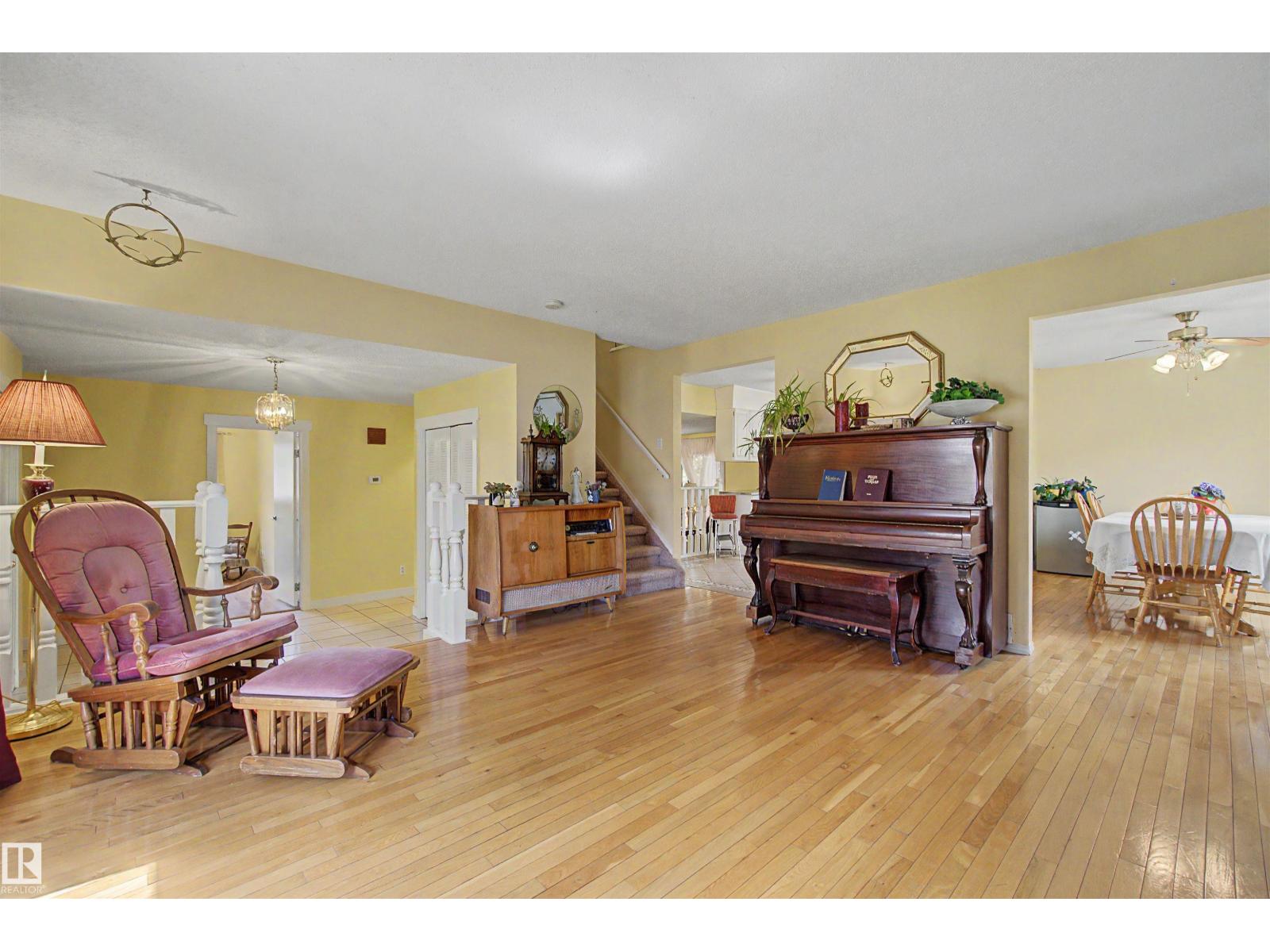 2068 45 ST NW - 10