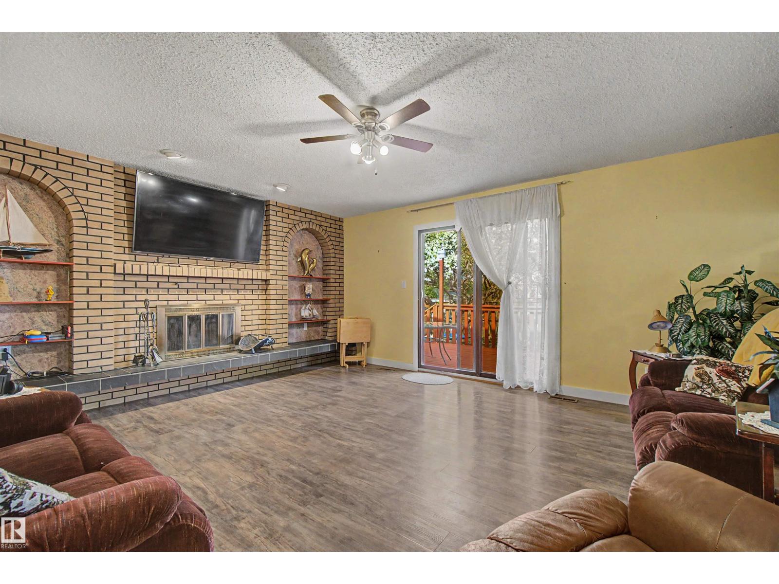 2068 45 ST NW - 18