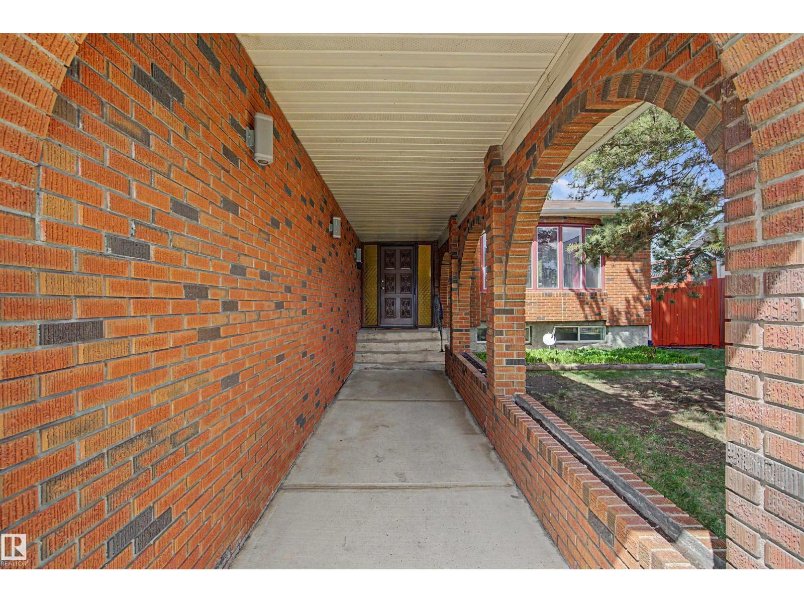 2068 45 ST NW - 4