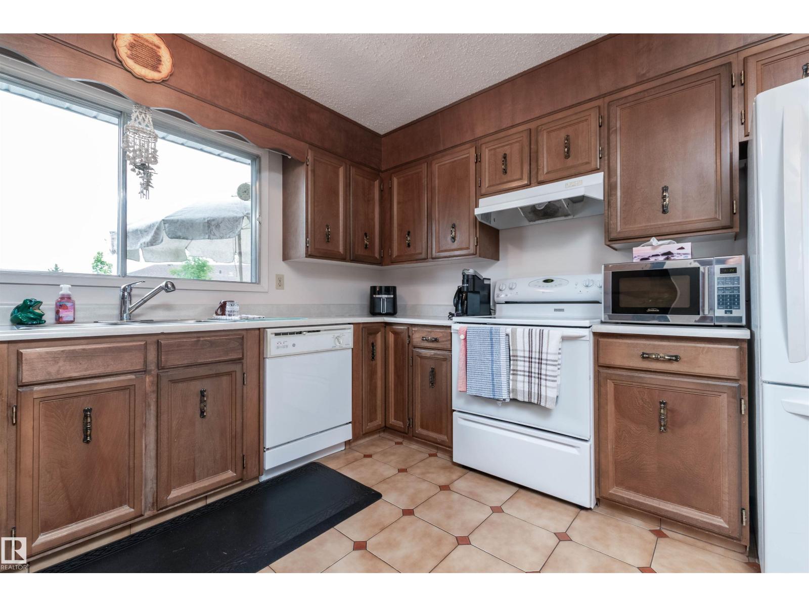 15811 119 ST NW - 12