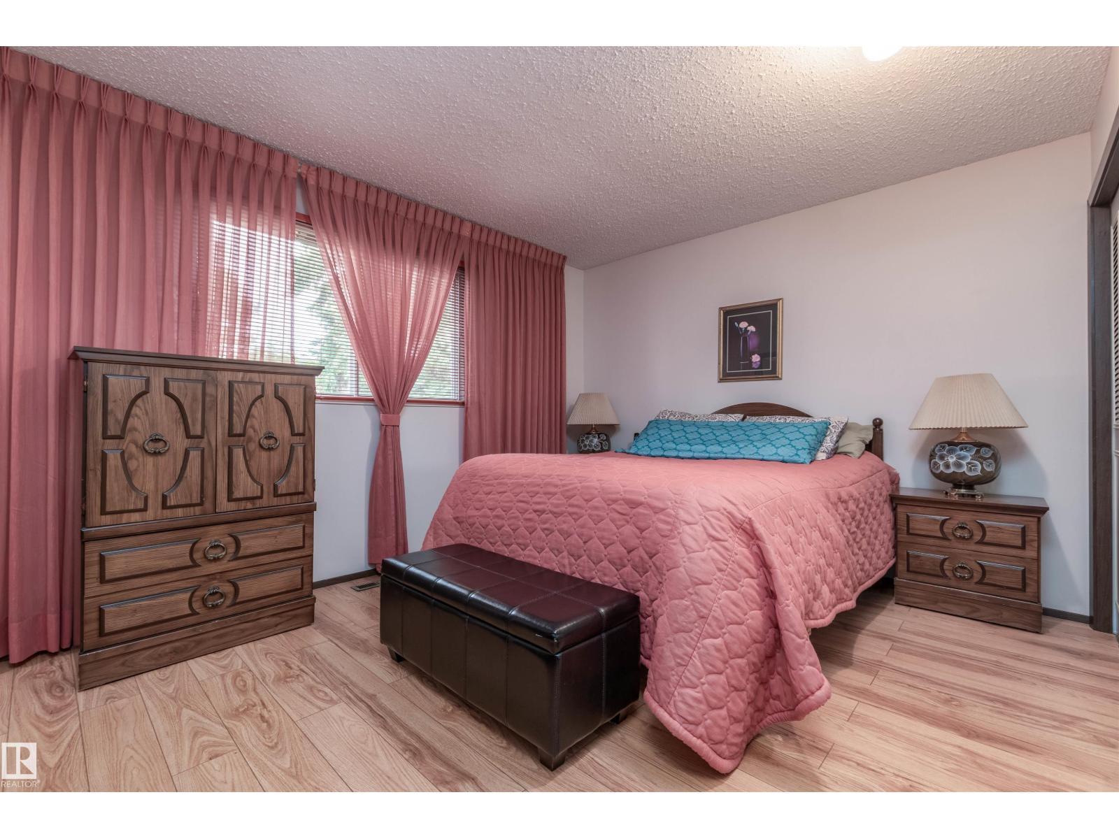 15811 119 ST NW - 15