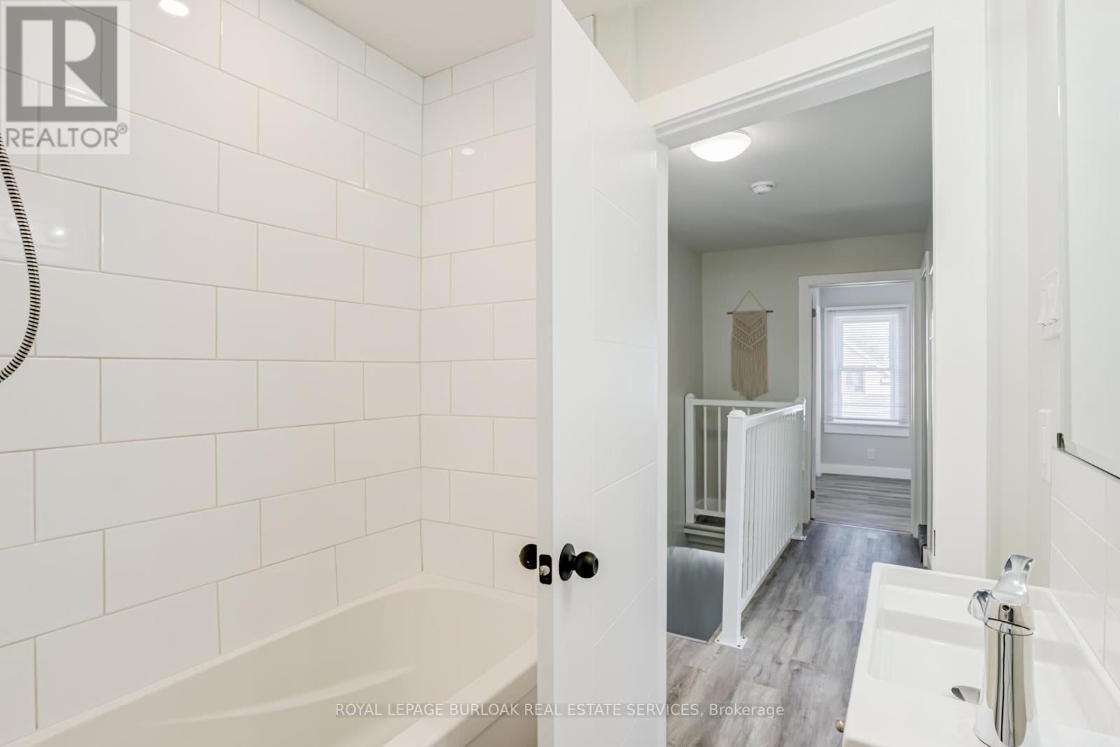 131 PARK ROW N - 21