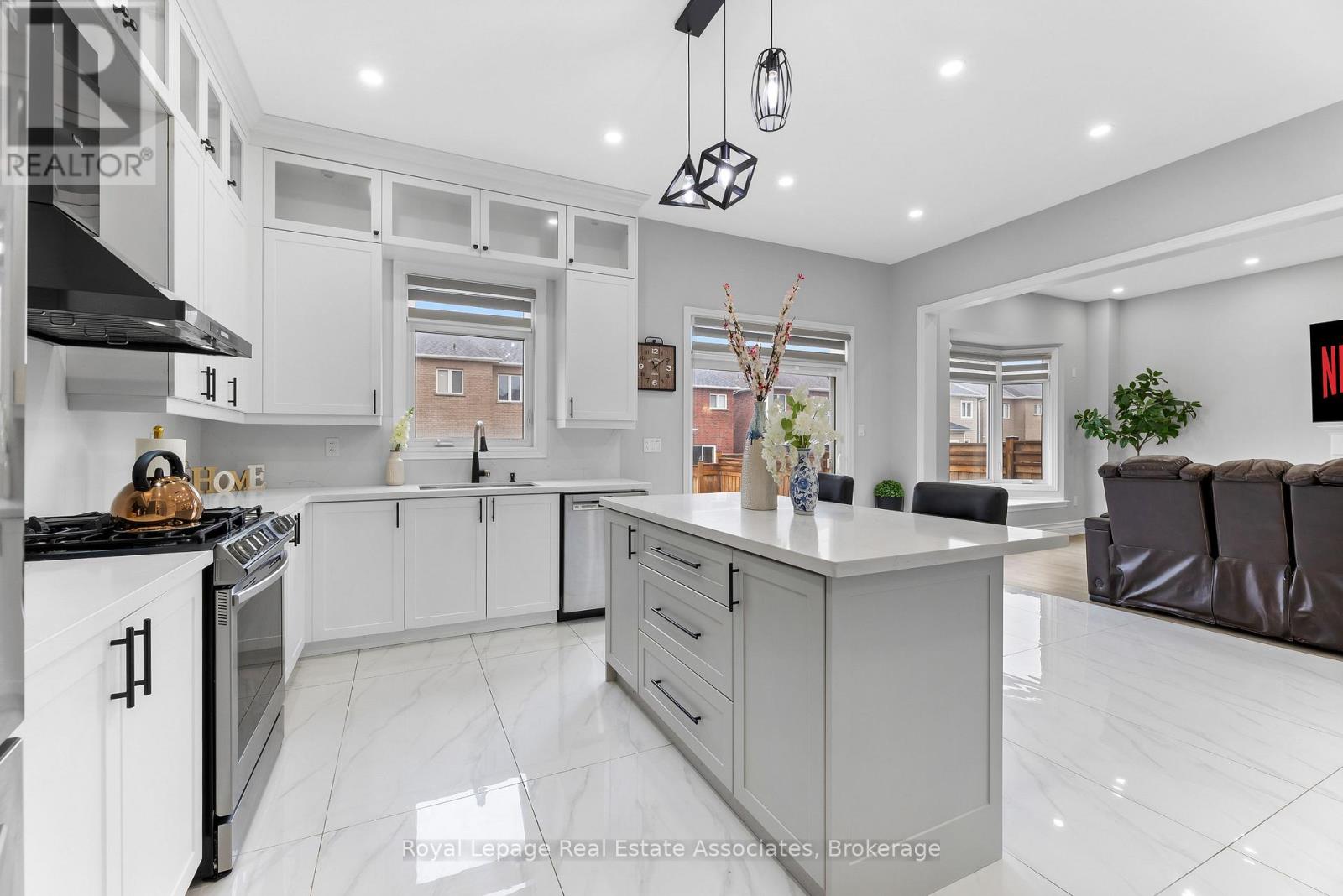 1796 GRANDVIEW STREET N - 34