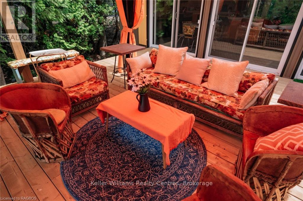 77 SHORELINE AVENUE - 7