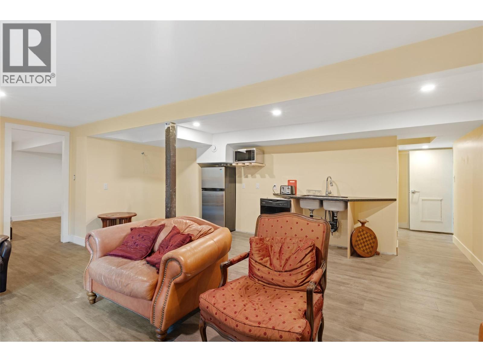 3299 McCulloch Road - 64
