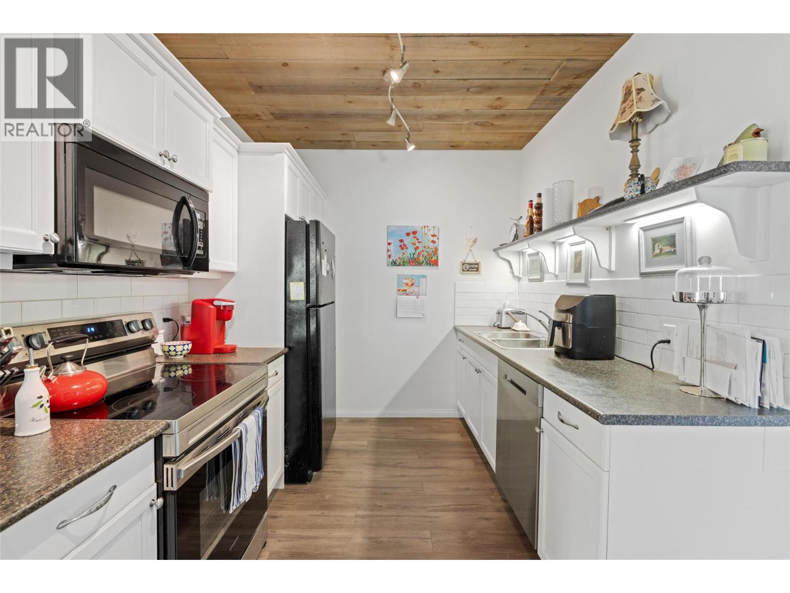 3299 McCulloch Road - 56
