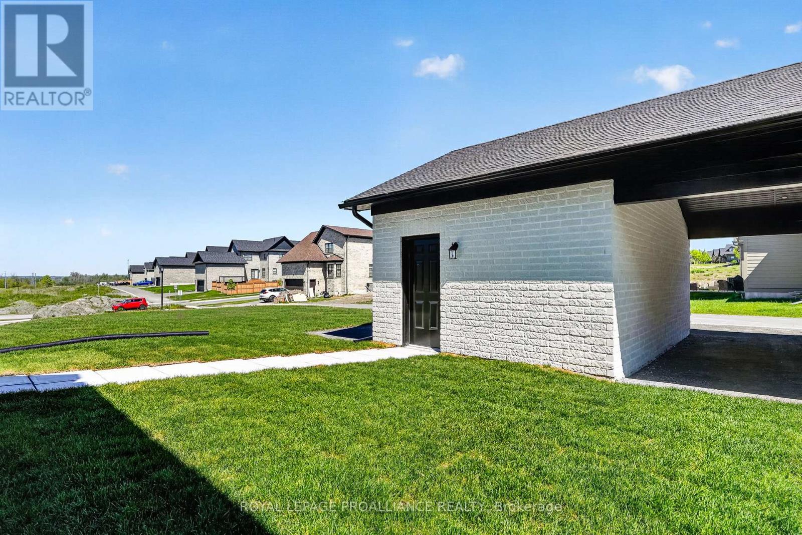 914 KERR STREET W